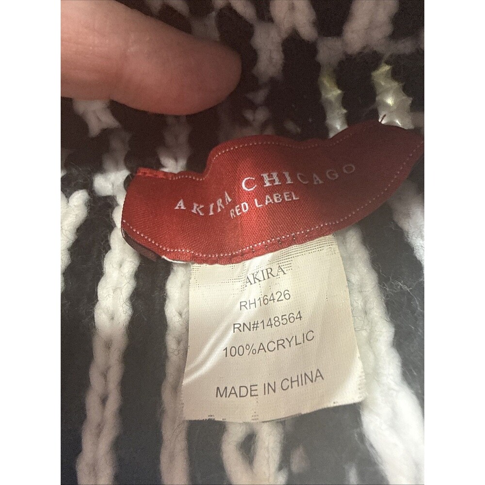 Akira Chicago Beanie Cap Red Label Hat Winter Black White Cable Knit New - Picture 4 of 6